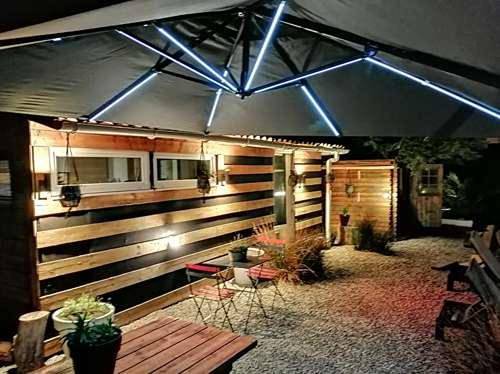 Chalet pour 6 personnes, avec vue et terrasse ainsi que vue sur le lac et piscine