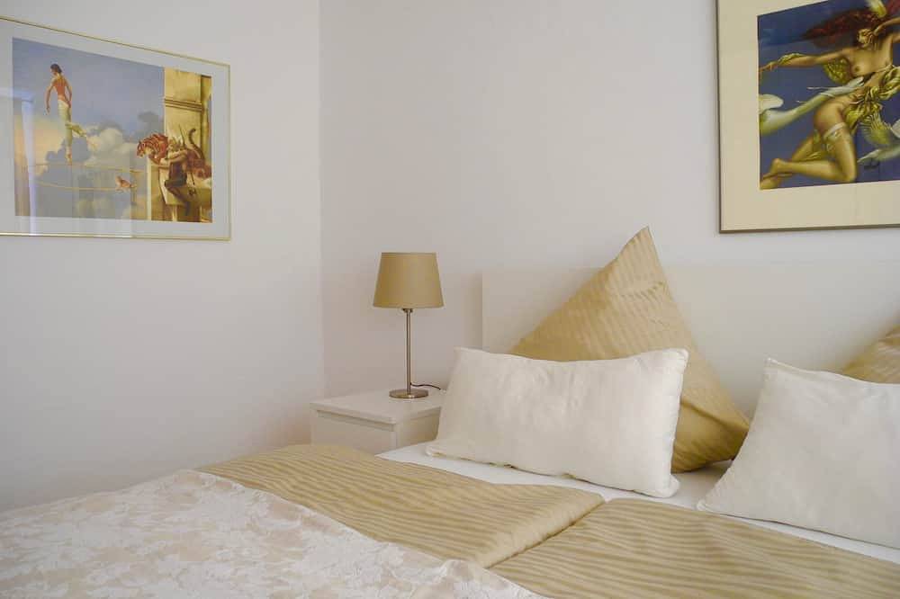 Ganze Wohnung, Atelierwohnung in verträumtem und ruhigen Garten in unmittelbarer Seenähe in Schondorf, Ammersee