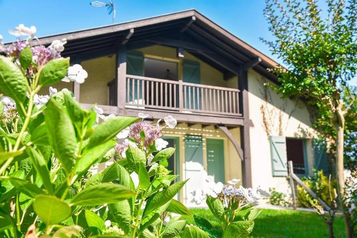 Maison de vacances pour 11 personnes, avec terrasse et piscine, animaux acceptés