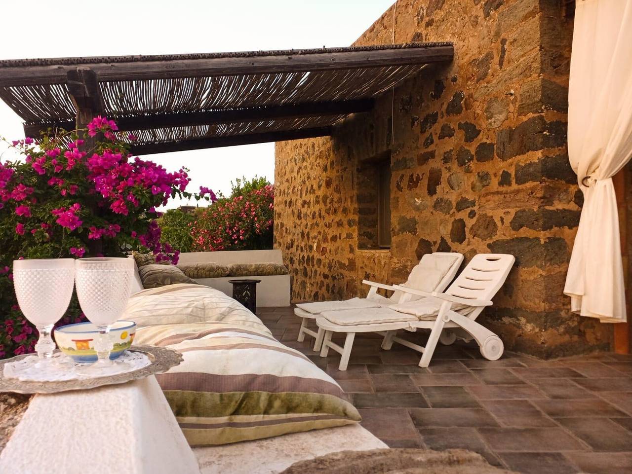 ‘Antico Dammuso Al Tramonto’ com vista mar e jardim privado in Pantelária, Trapani (província)