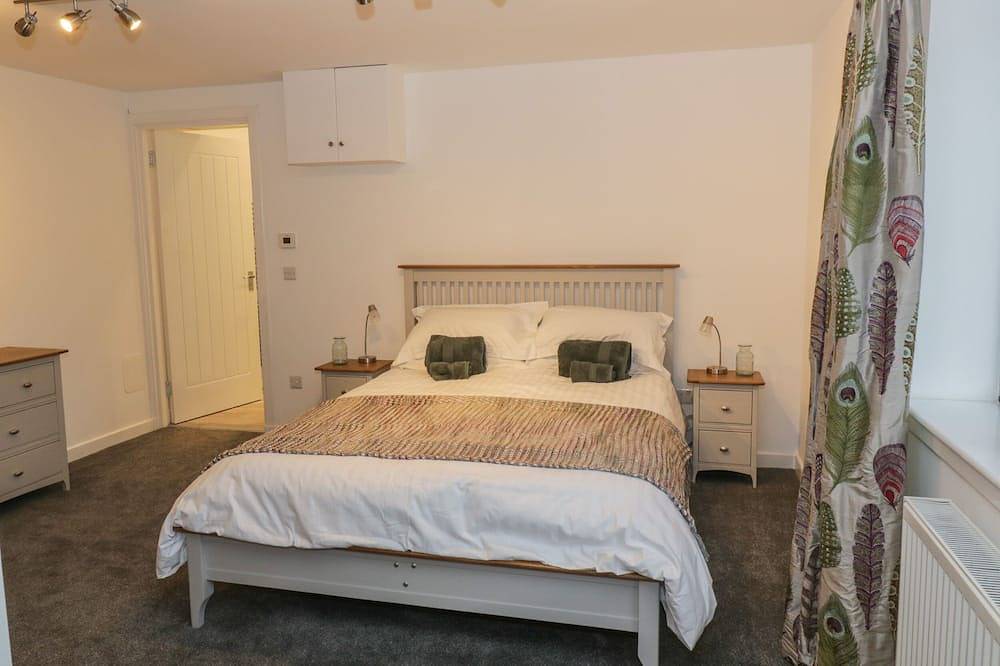 Dunaivon Cottage, family friendly, with a garden in Rhu in Argyll & Bute
