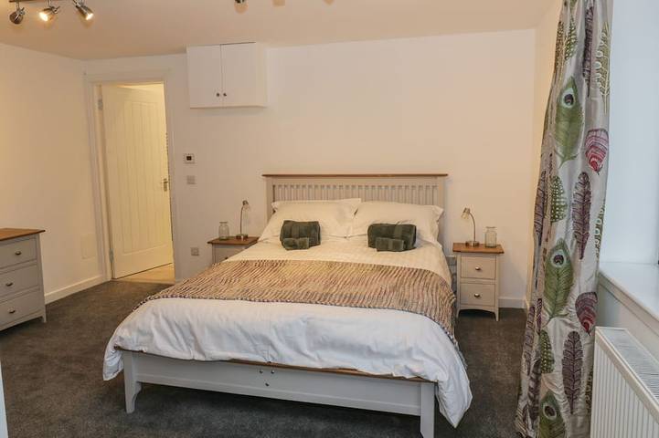 Dunaivon Cottage, family friendly, with a garden in Rhu in Argyll & Bute