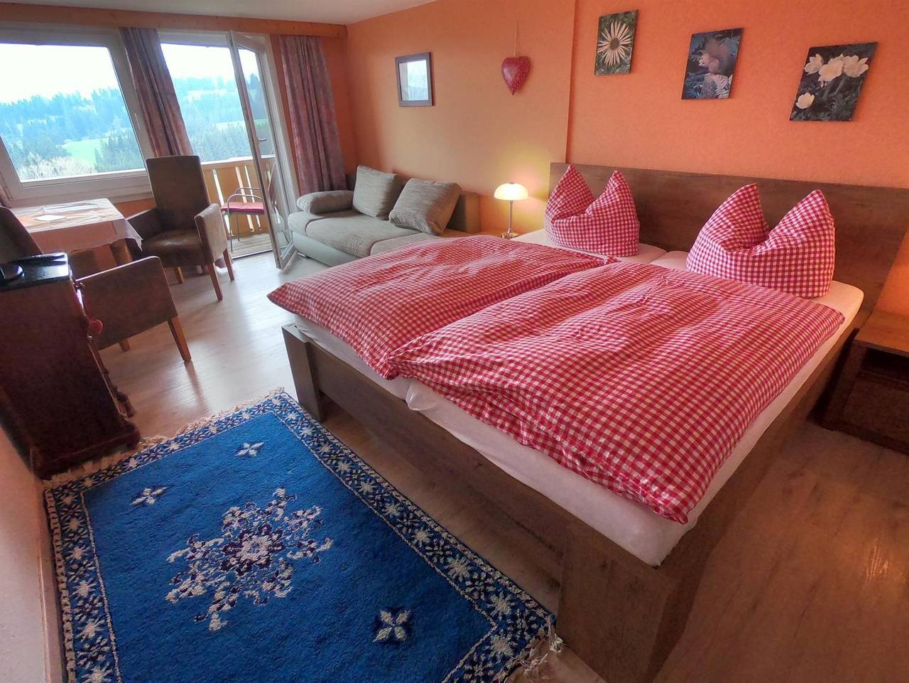 Eckstein / Gästehaus - Doppelzimmer Landhausstil, Dusche, Wc, Balkon in Mittelberg (Allgäu), Oy-Mittelberg