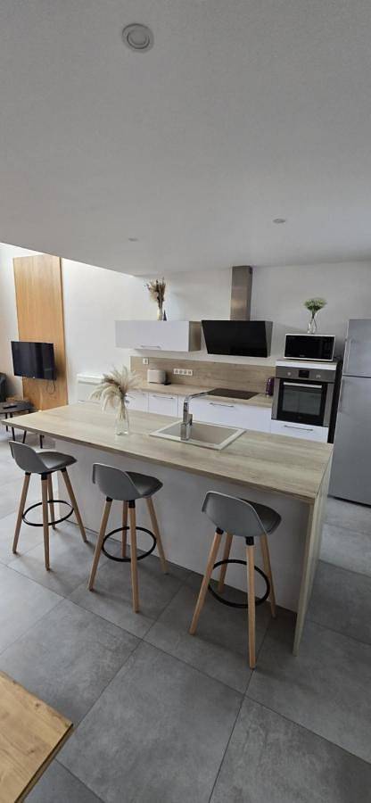 Location de vacances pour 8 personnes, avec jardin et vue à Canohès