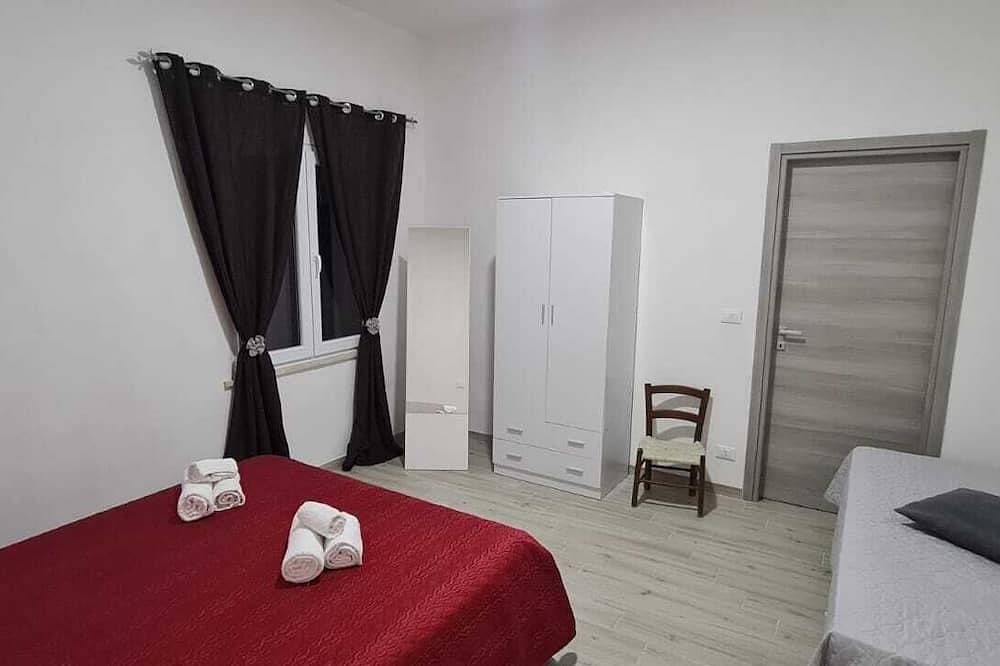 Apartamento inteiro, Renovated two-bedroom apartment, parking space, by the sea. in Marina di Caronia, Caronia