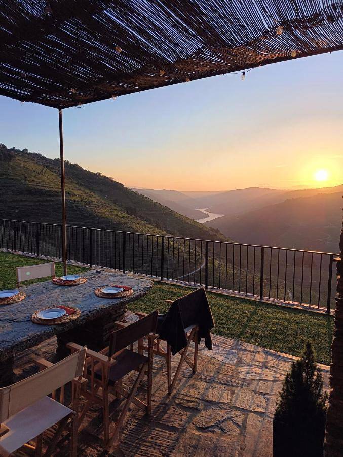 Location de vacances pour 8 personnes, avec vue ainsi que jardin et piscine, animaux acceptés dans Tabuaço