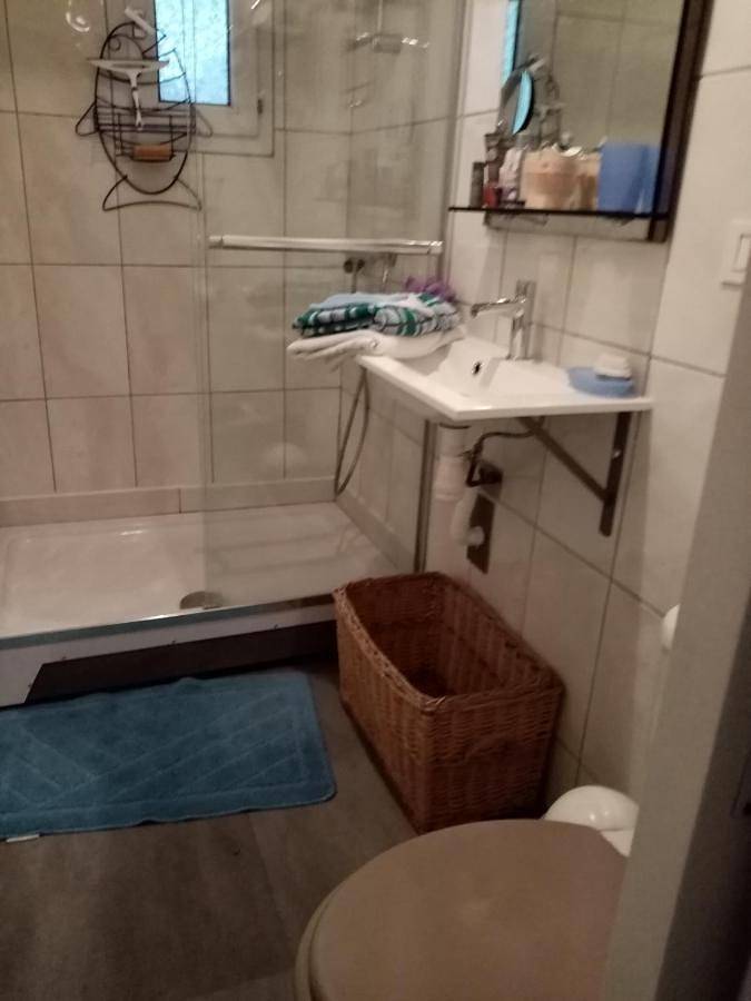 Appartement de vacances entier, Double Room with Private Bathroom in Bangor, Côte des Mégalithes
