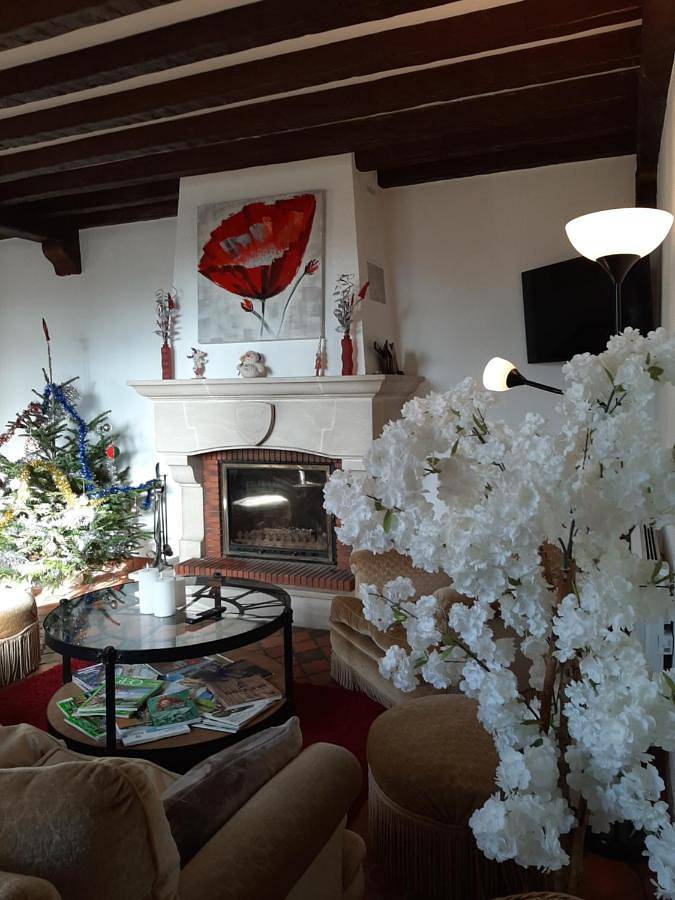 Three-Bedroom House in Sassenay, Région de Chalon-sur-Saône