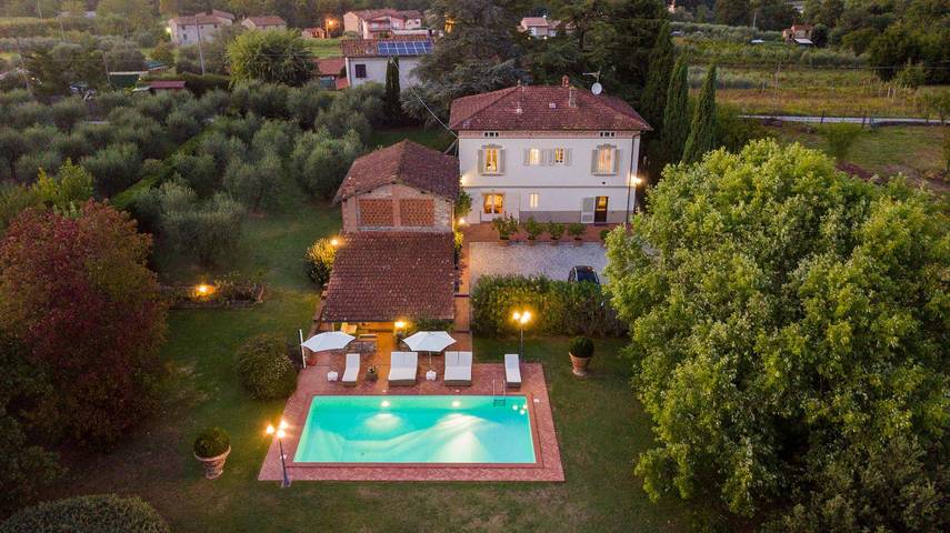 Villa per 10 persone, con giardino in Capannori