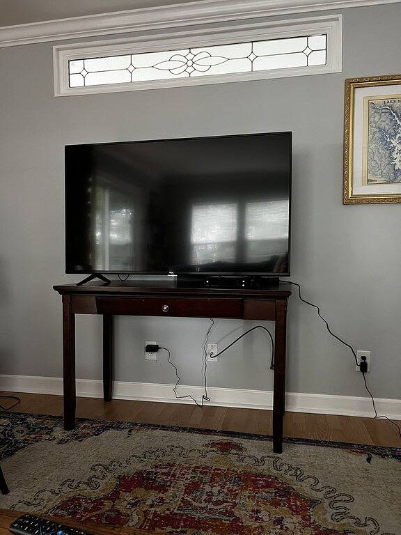 Azalea Cottage 1Br/1Ba with spacious Deck overlooking Lkn and 2 Private docks. in Mayhew, Lake Norman