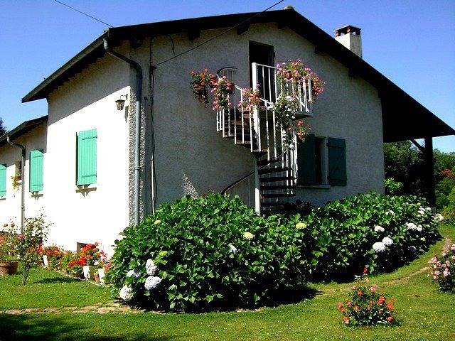 Gîte pour 4 personnes, avec jardin et piscine