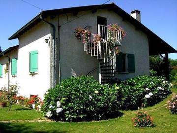 Gîte pour 4 personnes, avec piscine et jardin à Vacquiers