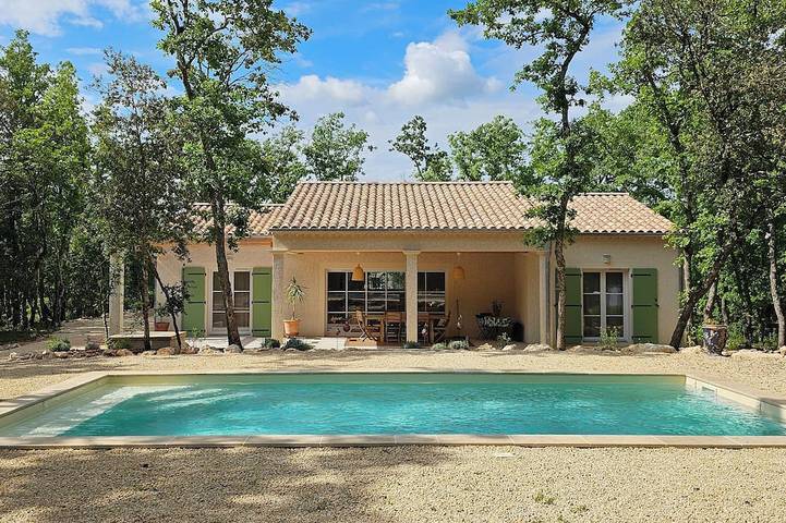 Location de vacances pour 8 personnes à Labastide-de-Virac