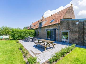 Gîte pour 16 personnes, avec terrasse et jardin dans Leffinge