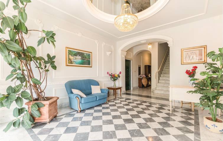 Ganze Ferienwohnung, Paradies am Pool mit AC und WiFi, 1,5 km zum Strand von Prelo in Bagni Ariston, Rapallo