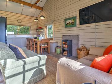 Holiday Rental for 6 People in Fordingbridge, New Forest, Photo 2