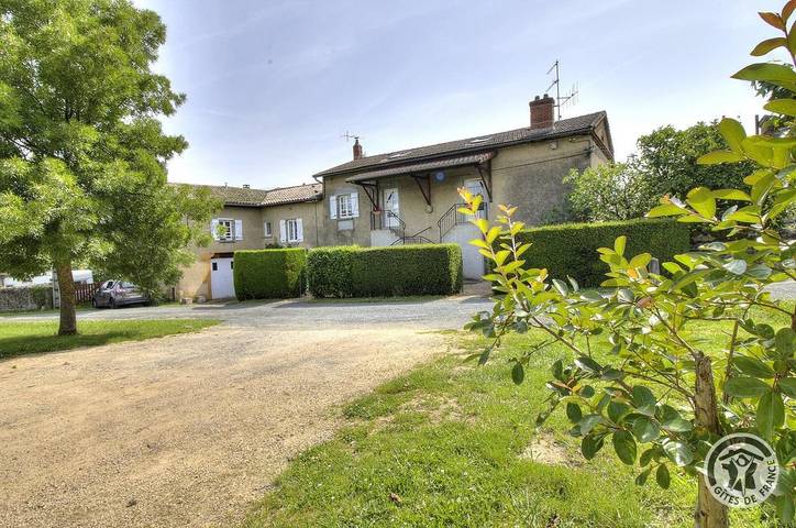 Gîte pour 5 personnes, avec Jardin et Piscine à Saint-Julien (Rhône)