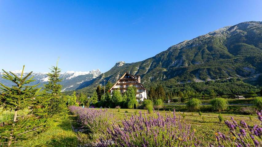 Hotel dla 3 osób, z ogród i sauna oraz widok i basen w Bovec