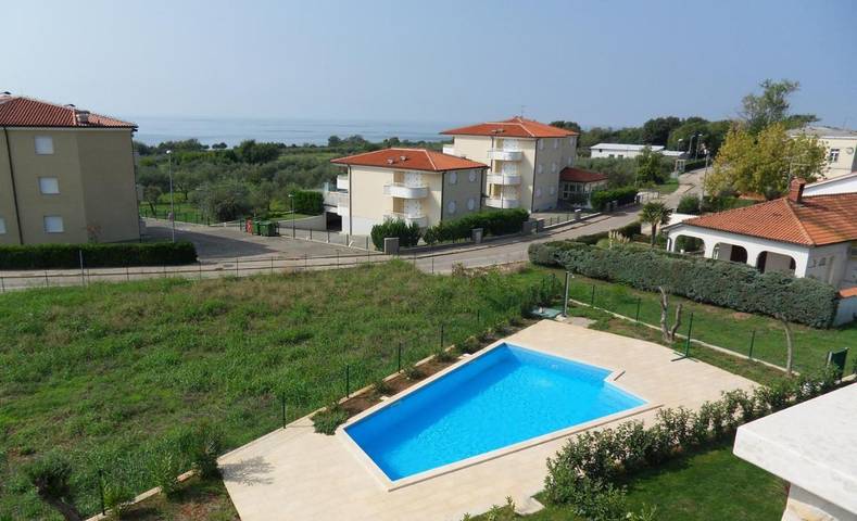 Ferienwohnung für 4 Personen, mit Ausblick und Pool sowie Garten - 1