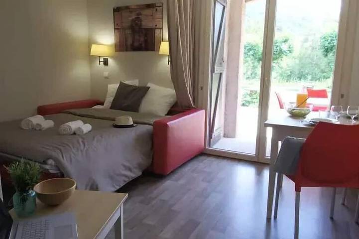 Location de vacances pour 4 personnes, avec piscine à Prats-de-Mollo-la-Preste