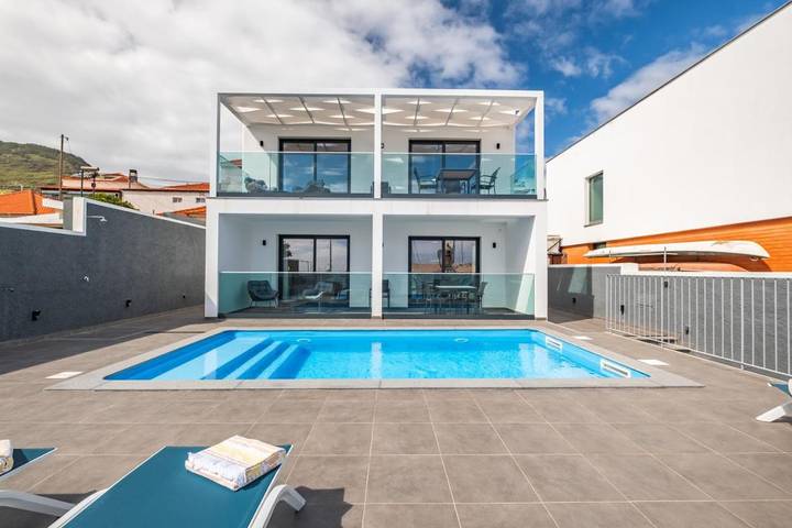 Casa de férias para 4 pessoas, com varanda e vista e ainda piscina em Caniçal