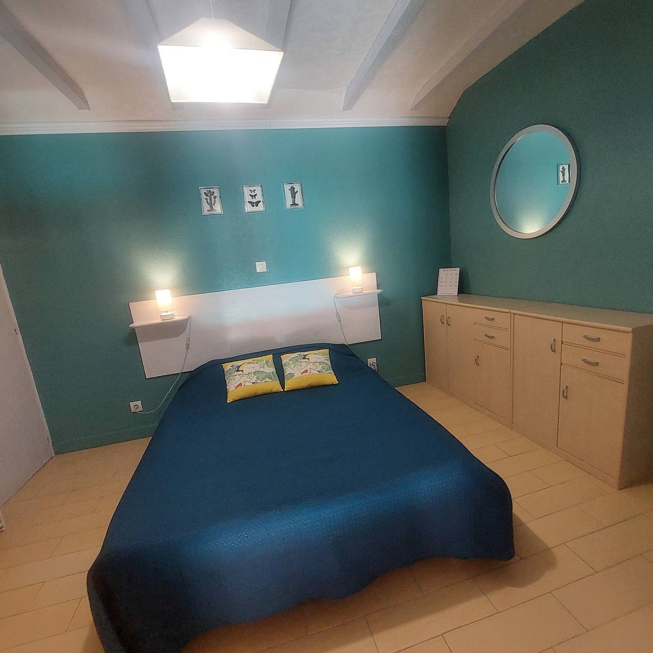 Guest Rooms 'Le Pré Fleuri 3' with Shared Pool, Shared Terrace and Wi-Fi in Saint-Sulpice-de-Roumagnac, Périgord Vert