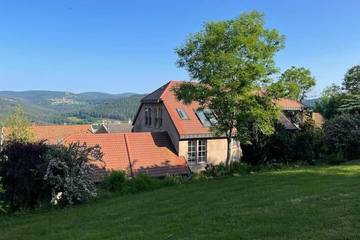 Gîte pour 6 personnes, avec balcon et jardin à Haselbourg