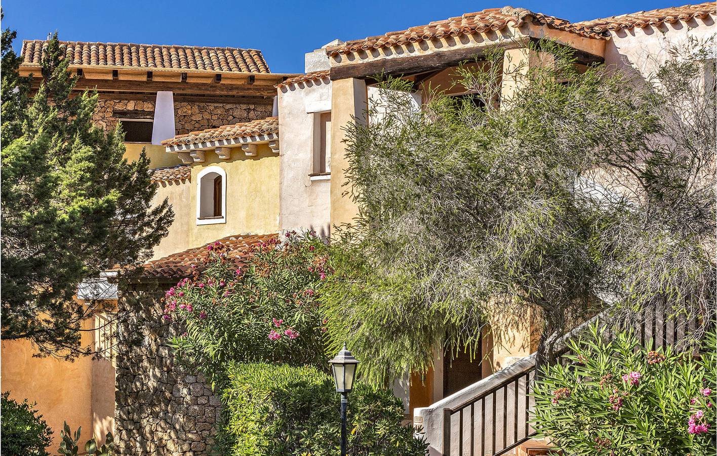 Ganze Ferienwohnung, Sardinien Apartment w/ AC, Parkplatz, Pool & Küche - 2km zum Baja Beach in Liscia di Vacca, Arzachena