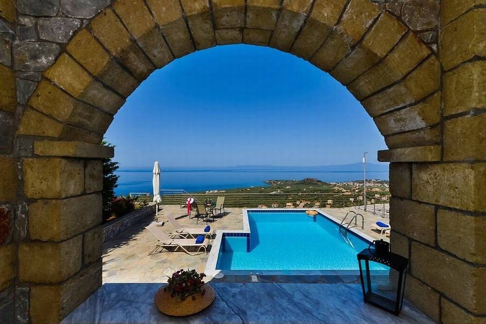 Nefeli, Luxury Stone Villa in Stoupa with Private Pool, Bbq and Amazing Sea View in Stoupa, Messenien