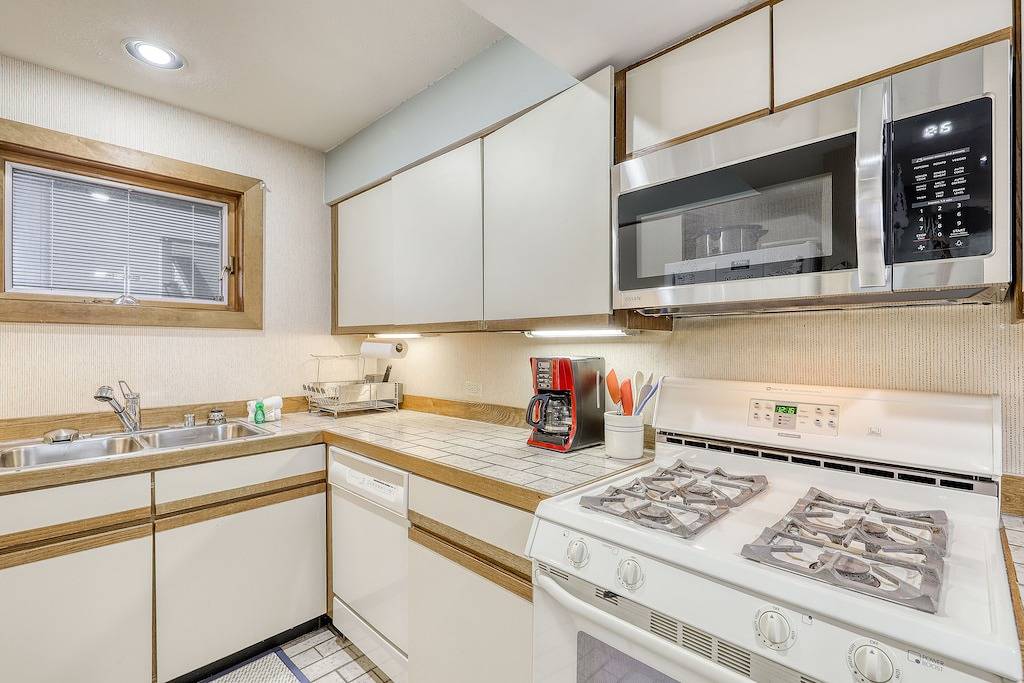 Ganze Wohnung, Ski-in/out condo with pool, hot tub, sauna & fast Wifi in Killington, Rutland County