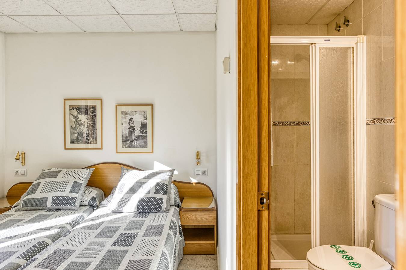 Bed & Breakfast 'Habitació Familiar' mit Balkon, Wlan und Klimaanlage in Figueres, Oberampurien