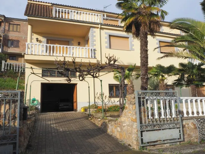Casa de vacaciones para 9 personas, con piscina y jardín además de piscina para niños y vistas - 1