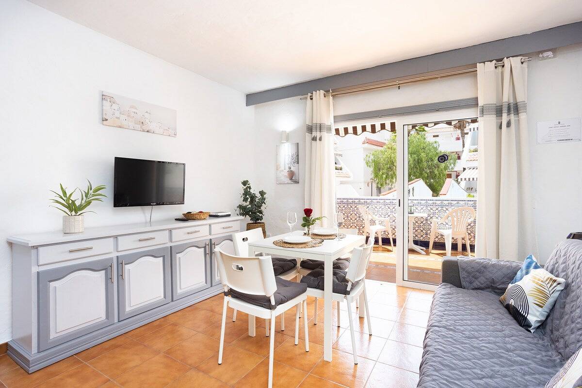 Entire apartment, Home2Book Radiant Apt, Pool & Terrace Las Américas in Playa de las Américas, Arona