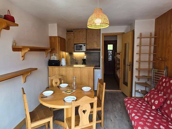 Gîte pour 4 personnes, avec Balcon dans Office De Tourisme De Champagny En Vanoise - 3