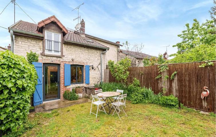 Location de vacances pour 4 personnes, avec terrasse et jardin dans Bayel