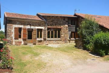 Gîte pour 8 personnes, avec piscine et jardin à Bussière-Badil