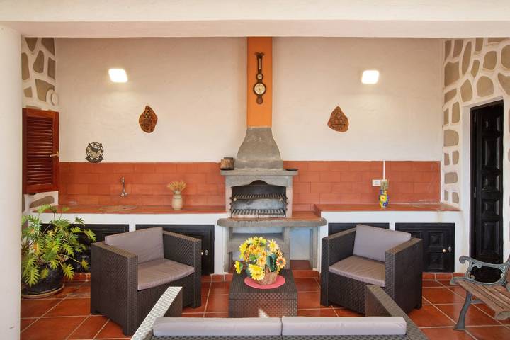 Casita Bentayga with Wi-fi, Pirvate Terrace, Garden and Bbq. in Lomo de Los Santos, Tejeda