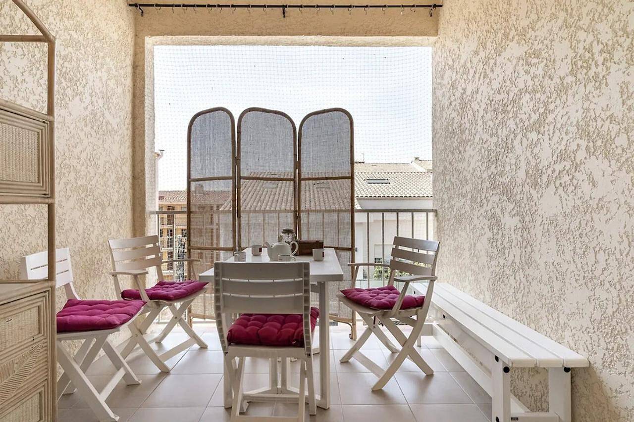 Appartement entier, Duplex Appartement 300m De La Mer avec balcon, Wi-Fi et climatisation in Saint-Aygulf, Fréjus
