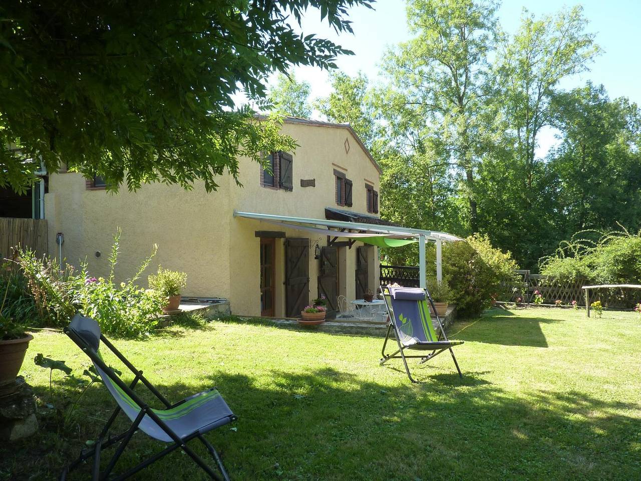 Casa de huéspedes para 4 personas con terraza in Les Bordes-sur-Arize, Parque Natural Regional de los Pirineos de Ariège