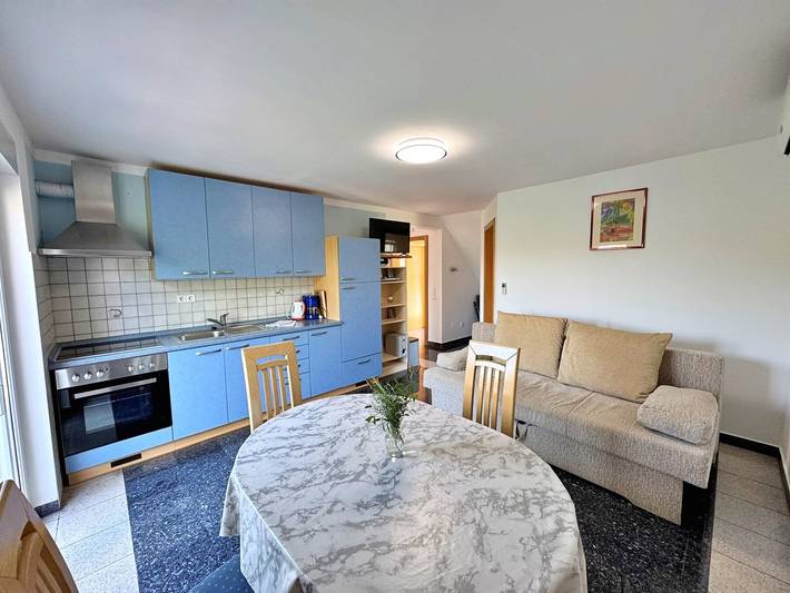 Ganze Wohnung, Ferienwohnung 250 m vom Meer entfernt, Balkon, privater Parkplatz, Grill in Soline, Krk