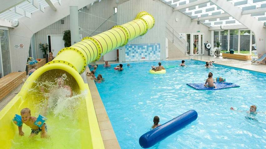 Vakantiepark voor 6 personen, with Terras and Tuin as well as Zwembad in Renesse