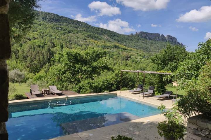 Location de vacances pour 16 personnes, avec Balcon et Jardin à La Roche-sur-le-Buis