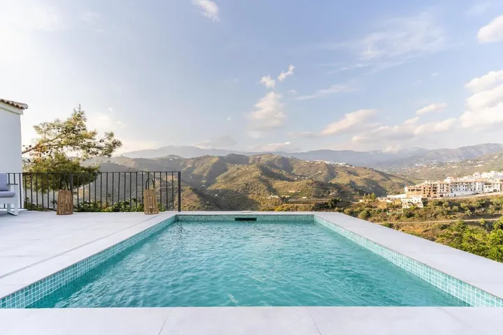 Casa de vacaciones para 4 personas, con piscina además de vistas y balcón - 1