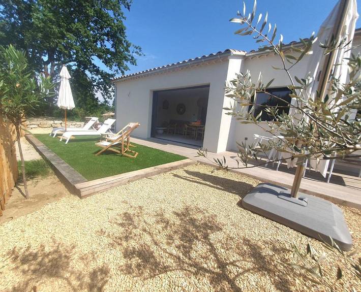 Location de vacances pour 6 personnes, avec jardin et vue à Mirabel-aux-Baronnies