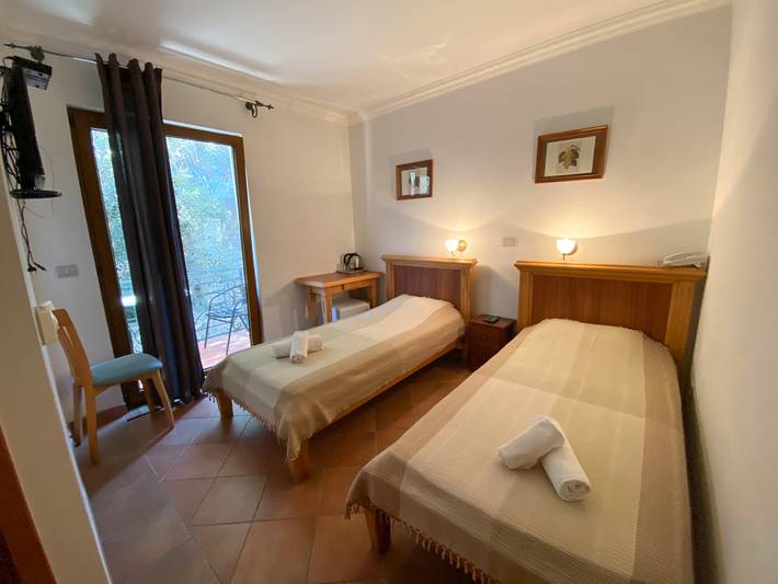 Casa vacanza per 2 persone, con Balcone/Terrazza e Giardino nonché Panorama a Sveti Stefan