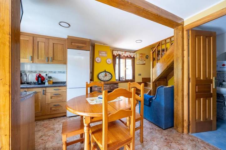 Casa rural para 5 personas, con terraza y vistas, Se admiten mascotas en Parque Natural de Redes - 2