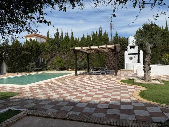 Apartamento para 8 personas, con Terraza y Jardín además de Piscina y Vistas en Sanlúcar la Mayor