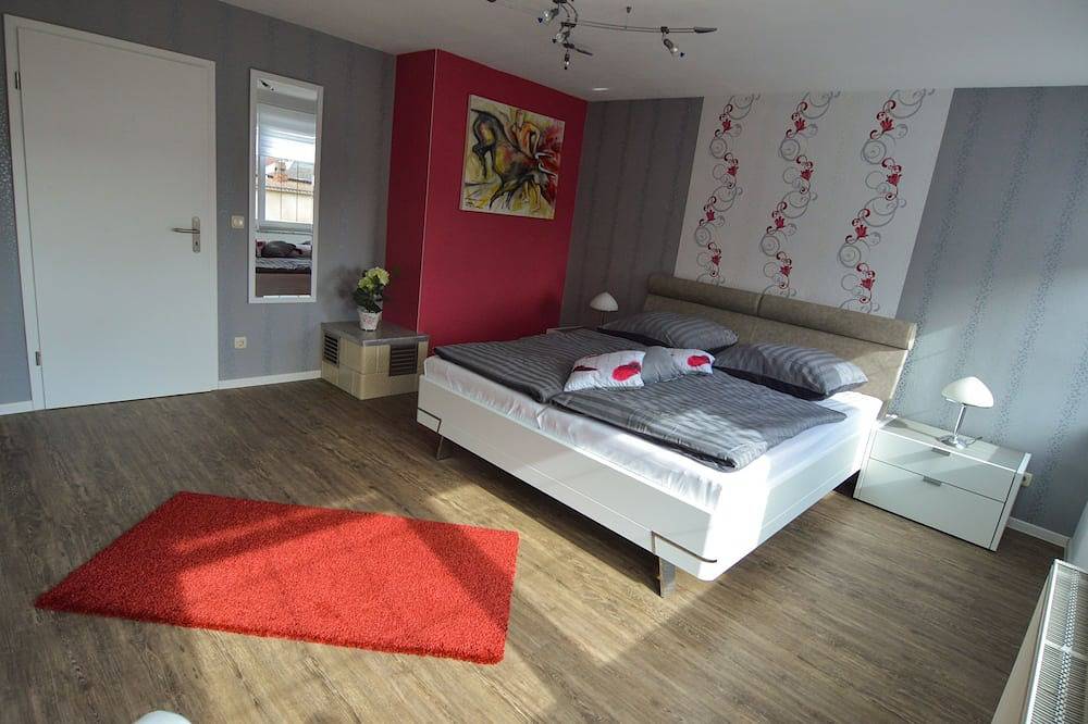 3 dormitorios, 2 baños, amplia sala de estar, Wifi, zona tranquila, moderna, elegante, in Henschleben, Corazón de Turingia