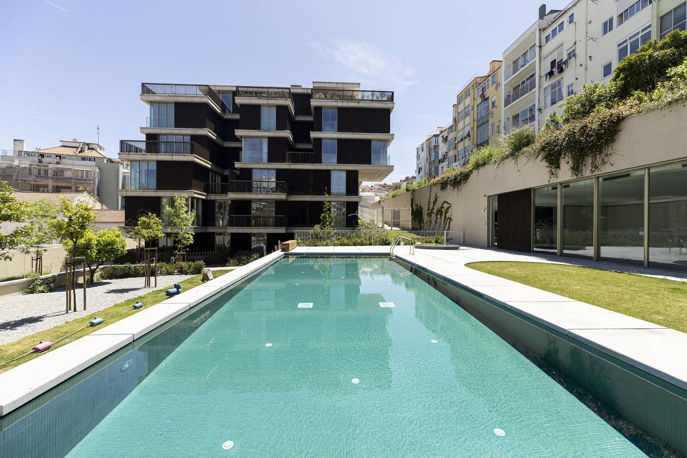 Lisbon Garden Townhouse by Cadenzalux in Graça, São Vicente (Lisboa)