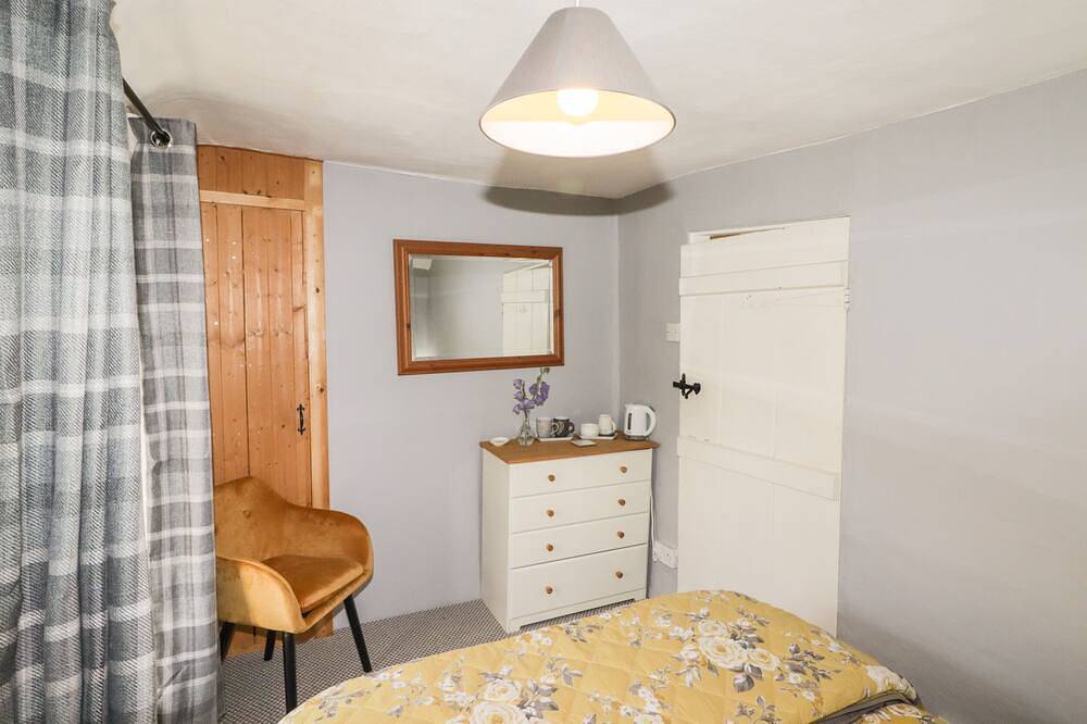 Kooky Cottage, pet friendly, with open fire in Brecon in Brecon, Brecon Beacons